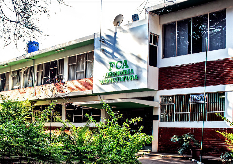 Parte frontal do edificio principal